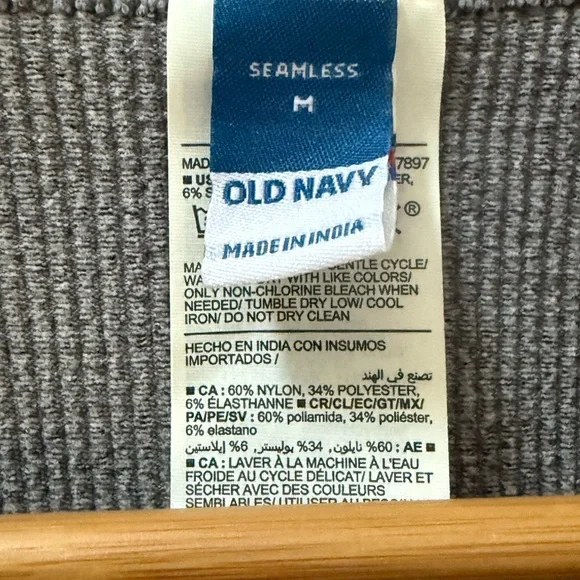 NWOT Old Navy Women’s Ribbed Grey Crop Tank Top! Medium! - Picture 3 of 5